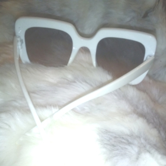 "Foster Grant" Little Girl's Yasmin Silver Dimple White  Square Frame Sunglasses - Picture 2 of 4